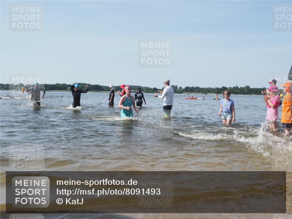 22.06.2025 - Viking Triathlon KatJ http://msf.ph/oto/8091493 22.06.2025 10:27:39 Schwimmen 1, 176, 198, 230, 272, 611 meine-sportfotos.de