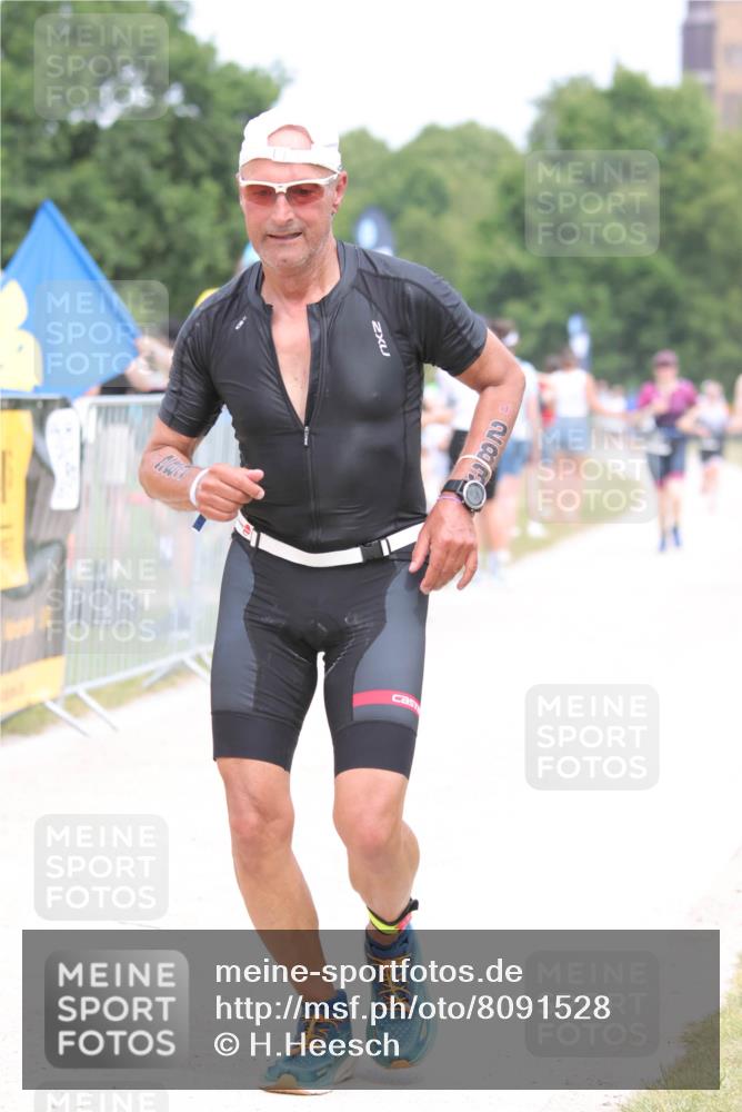 22.06.2025 - Viking Triathlon H.Heesch http://msf.ph/oto/8091528 22.06.2025 15:11:54 Laufen 283 meine-sportfotos.de