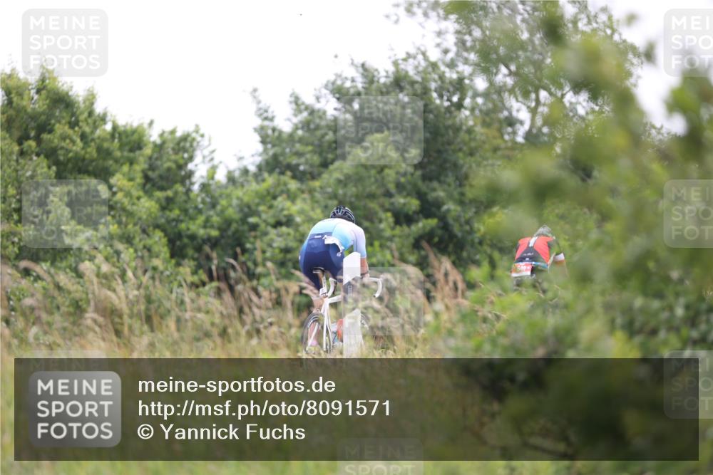 22.06.2025 - Viking Triathlon Yannick Fuchs http://msf.ph/oto/8091571 22.06.2025 13:28:38 Radfahren 26, 240, 640 meine-sportfotos.de