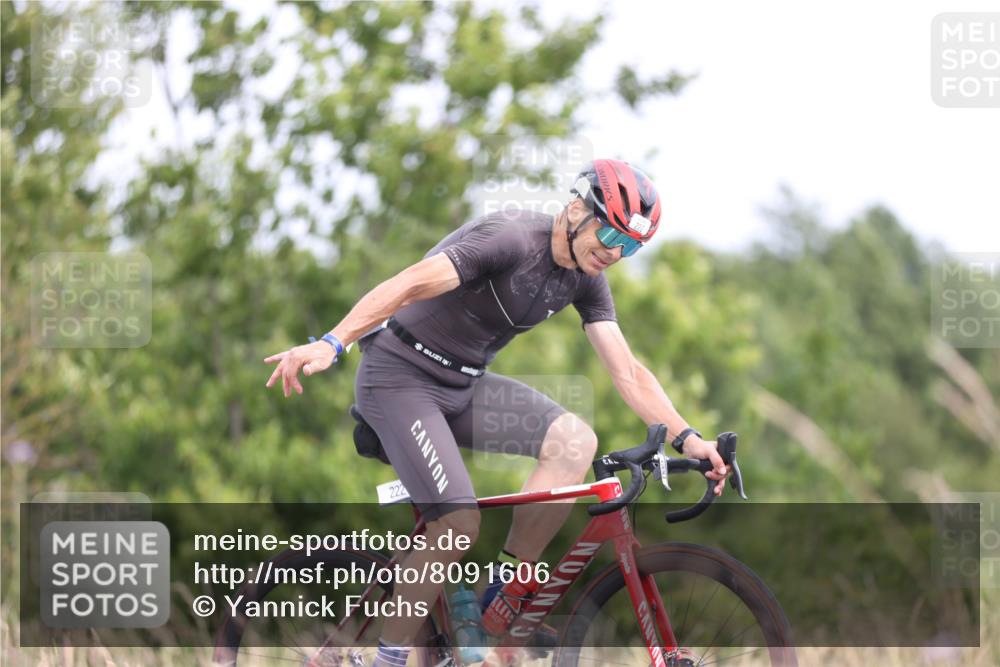 22.06.2025 - Viking Triathlon Yannick Fuchs http://msf.ph/oto/8091606 22.06.2025 13:29:07 Radfahren 48, 76, 222 meine-sportfotos.de