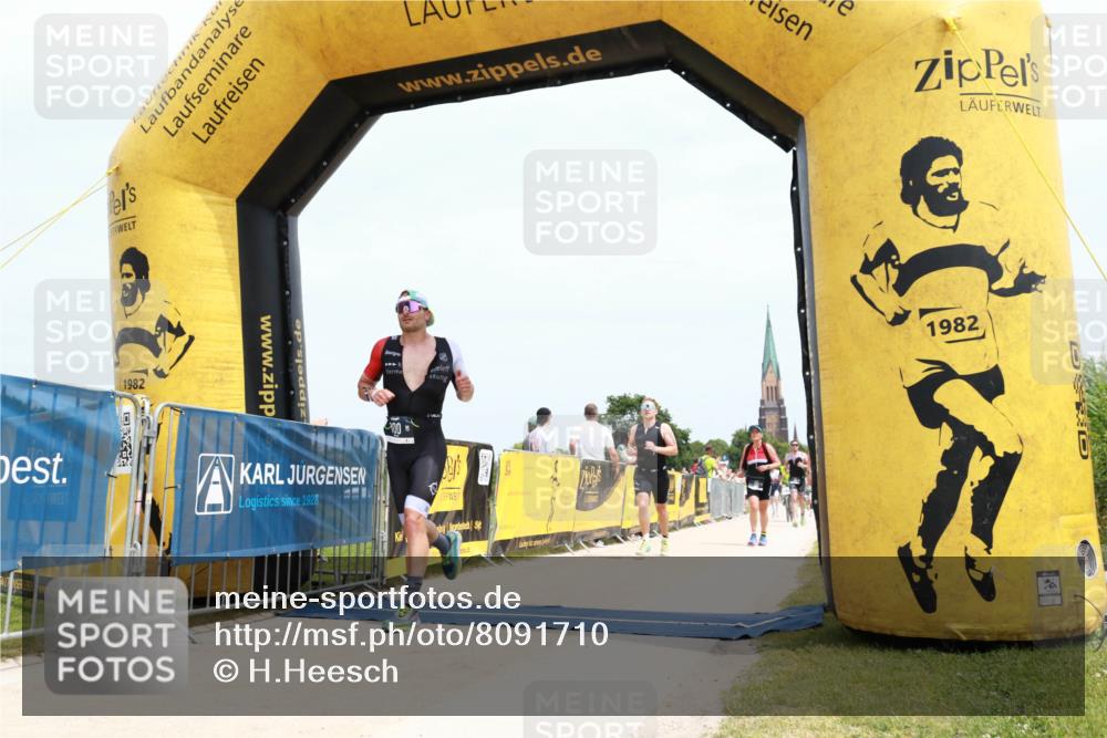 22.06.2025 - Viking Triathlon H.Heesch http://msf.ph/oto/8091710 22.06.2025 13:46:47 Laufen 100, 191, 451, 535 meine-sportfotos.de