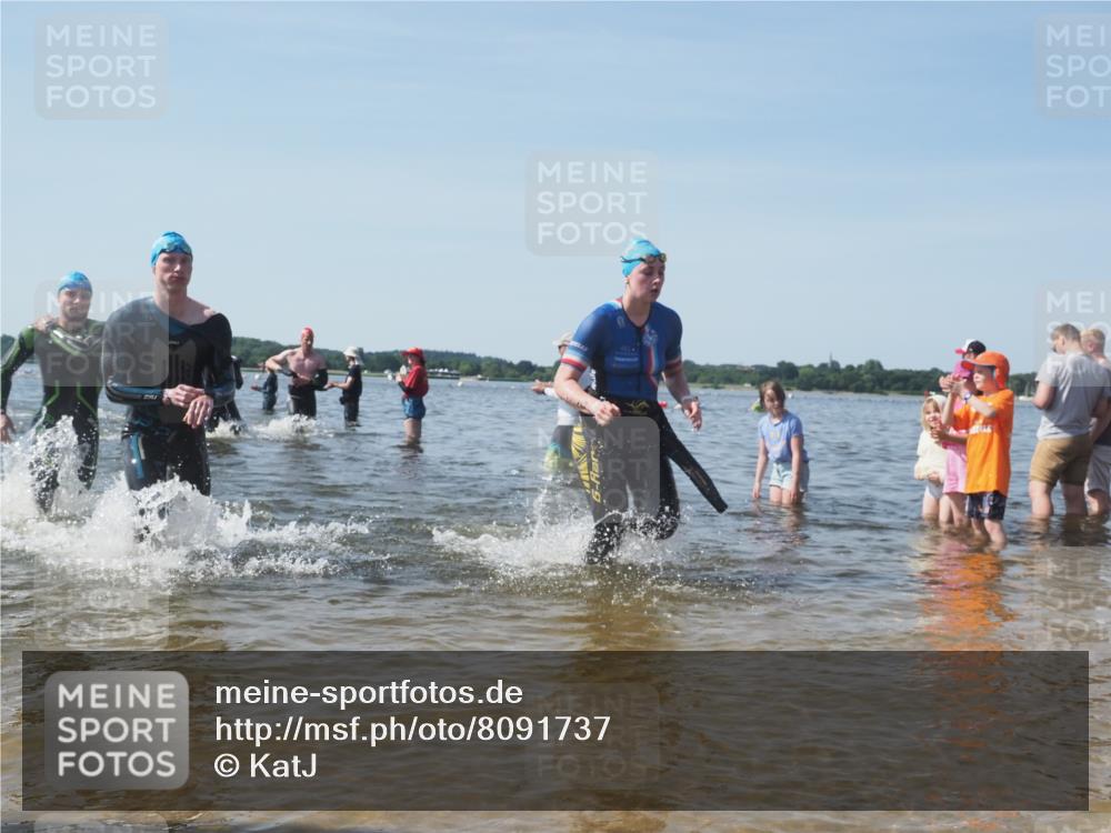 22.06.2025 - Viking Triathlon KatJ http://msf.ph/oto/8091737 22.06.2025 10:27:56 Schwimmen 14, 90, 178, 196, 198, 230, 289, 401, 534, 616 meine-sportfotos.de