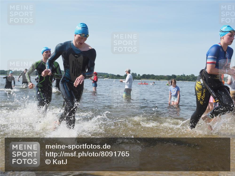 22.06.2025 - Viking Triathlon KatJ http://msf.ph/oto/8091765 22.06.2025 10:27:57 Schwimmen 14, 90, 178, 196, 198, 230, 289, 401, 534, 616 meine-sportfotos.de