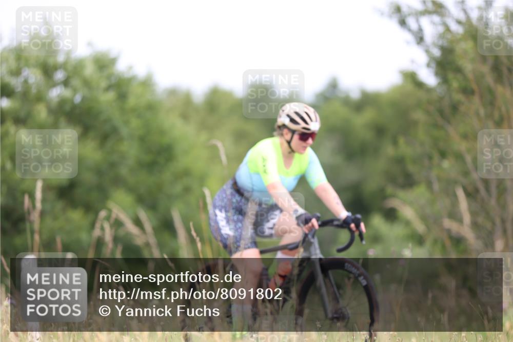 22.06.2025 - Viking Triathlon Yannick Fuchs http://msf.ph/oto/8091802 22.06.2025 13:29:53 Radfahren 74, 102, 468 meine-sportfotos.de