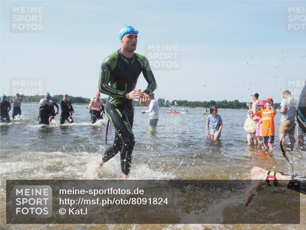 22.06.2025 - Viking Triathlon KatJ http://msf.ph/oto/8091824 22.06.2025 10:27:58 Schwimmen 14, 90, 178, 196, 198, 230, 289, 401, 534, 616 meine-sportfotos.de