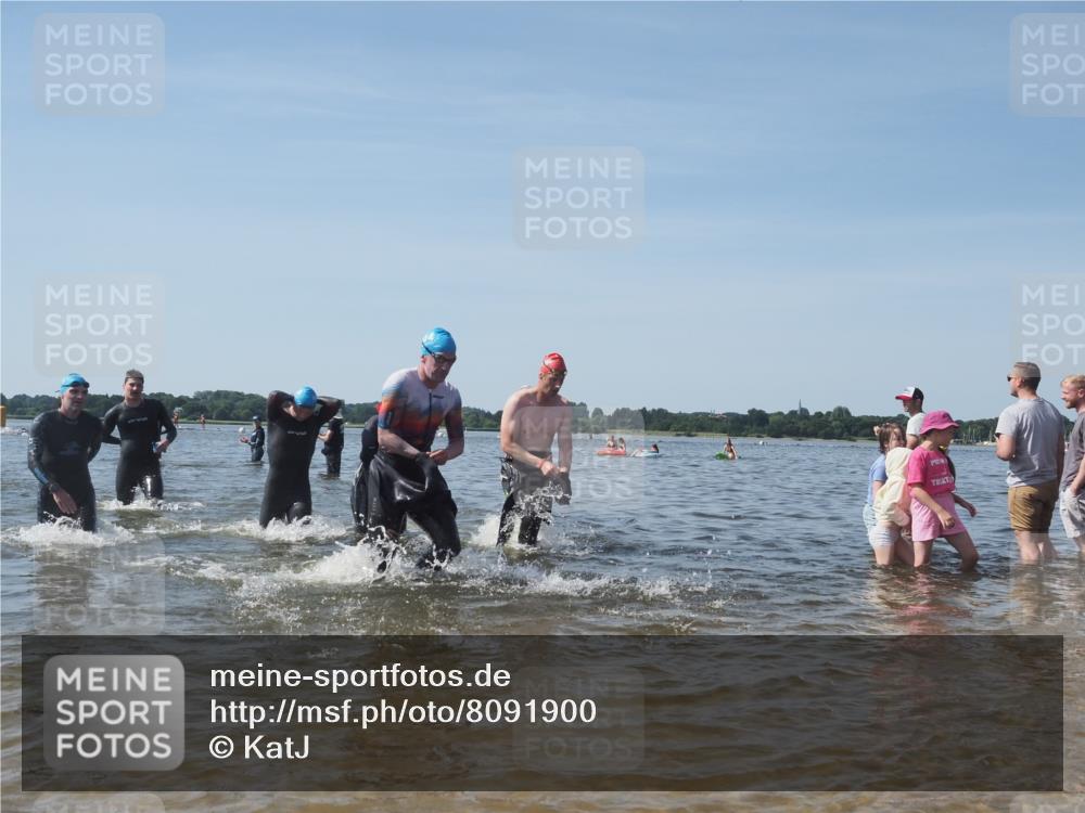 22.06.2025 - Viking Triathlon KatJ http://msf.ph/oto/8091900 22.06.2025 10:28:02 Schwimmen 14, 90, 178, 196, 289, 367, 401, 616 meine-sportfotos.de