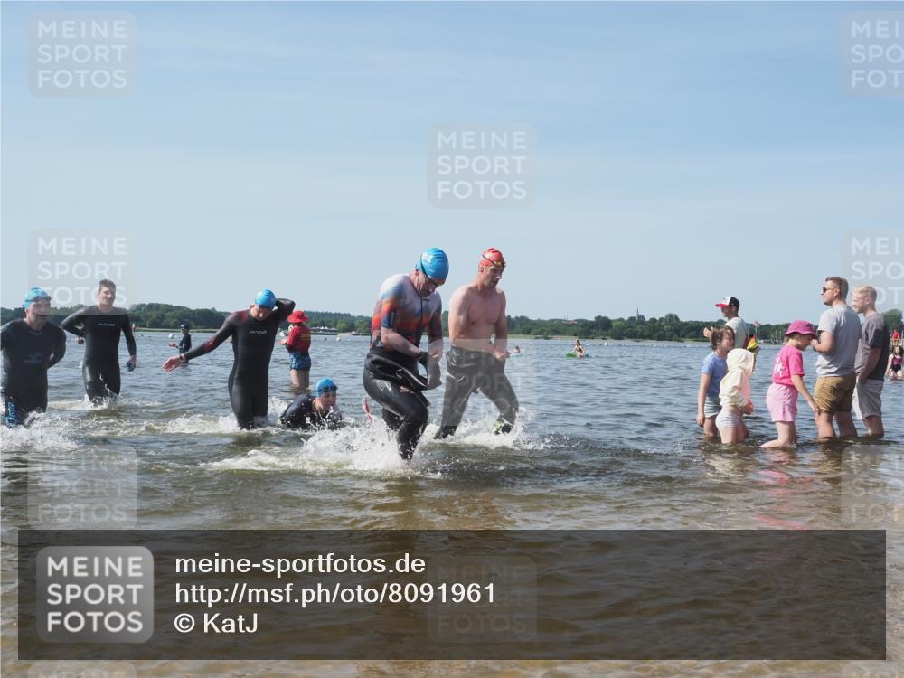 22.06.2025 - Viking Triathlon KatJ http://msf.ph/oto/8091961 22.06.2025 10:28:02 Schwimmen 14, 90, 178, 196, 289, 367, 401, 616 meine-sportfotos.de