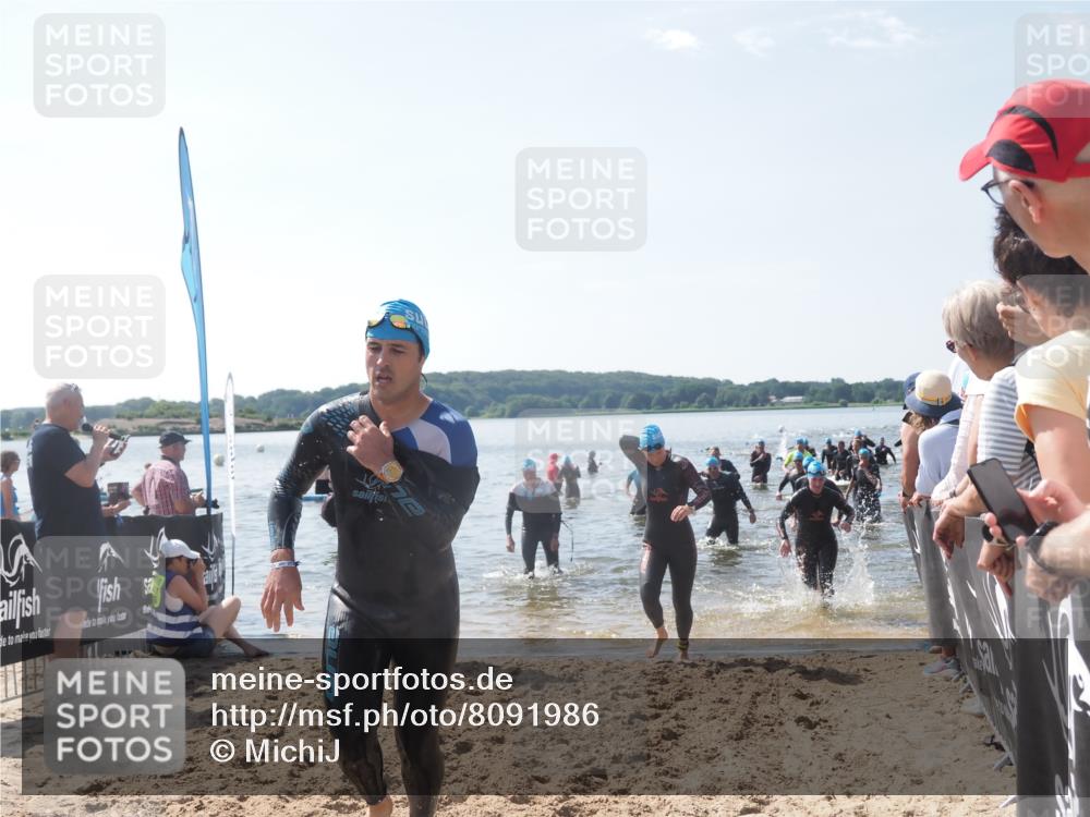 22.06.2025 - Viking Triathlon MichiJ http://msf.ph/oto/8091986 22.06.2025 10:38:59 Schwimmen 26, 40, 57, 79, 135, 148, 181, 185, 210, 211, 336, 351, 408, 416, 451, 654 meine-sportfotos.de