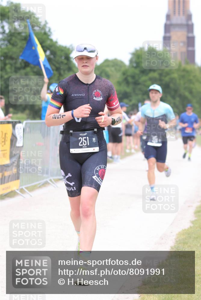 22.06.2025 - Viking Triathlon H.Heesch http://msf.ph/oto/8091991 22.06.2025 15:13:01 Laufen 228, 251, 337, 395, 408, 415 meine-sportfotos.de