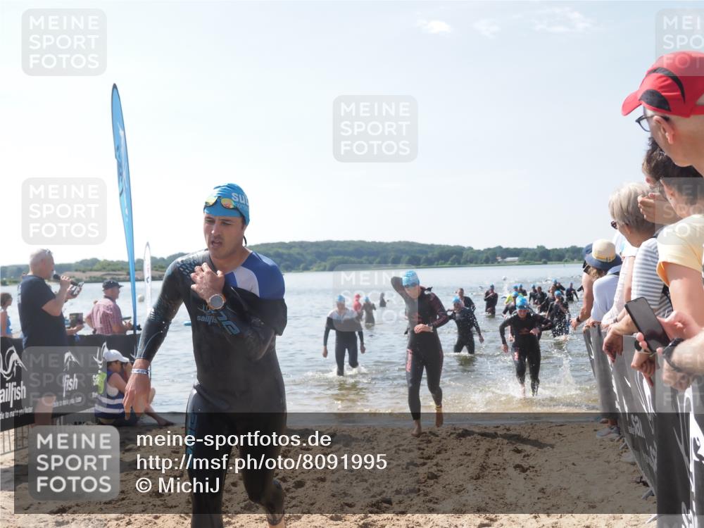 22.06.2025 - Viking Triathlon MichiJ http://msf.ph/oto/8091995 22.06.2025 10:38:59 Schwimmen 26, 40, 57, 79, 135, 148, 181, 185, 210, 211, 336, 351, 408, 416, 451, 654 meine-sportfotos.de