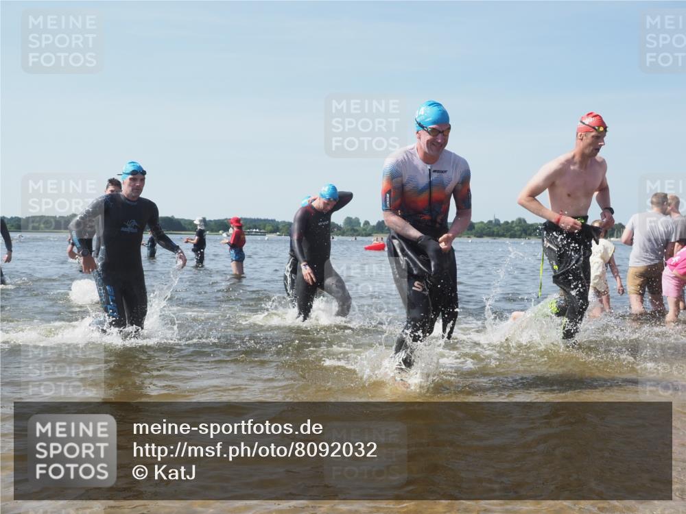 22.06.2025 - Viking Triathlon KatJ http://msf.ph/oto/8092032 22.06.2025 10:28:04 Schwimmen 14, 90, 178, 196, 289, 367, 401, 616 meine-sportfotos.de