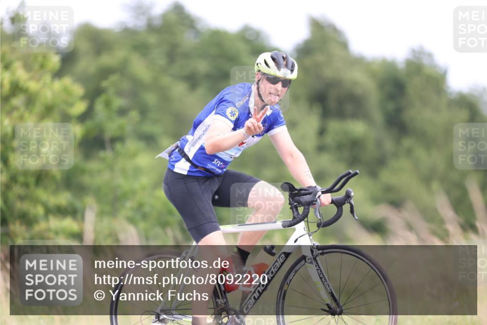 22.06.2025 - Viking Triathlon Yannick Fuchs http://msf.ph/oto/8092220 22.06.2025 13:32:31 Radfahren 241, 244 meine-sportfotos.de