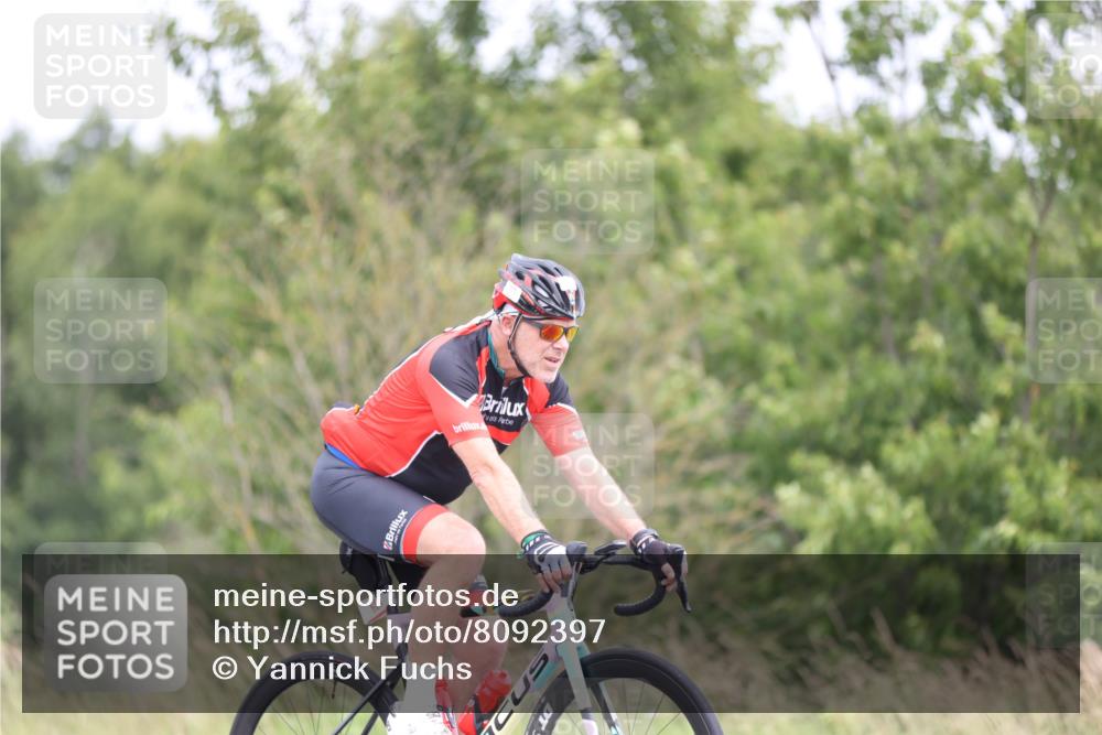 22.06.2025 - Viking Triathlon Yannick Fuchs http://msf.ph/oto/8092397 22.06.2025 13:33:43 Radfahren 130, 650 meine-sportfotos.de