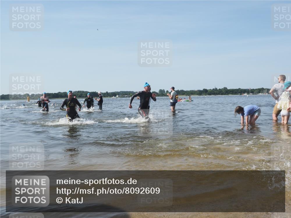 22.06.2025 - Viking Triathlon KatJ http://msf.ph/oto/8092609 22.06.2025 10:28:51 Schwimmen 15, 258, 301, 368, 384, 414, 443, 628 meine-sportfotos.de