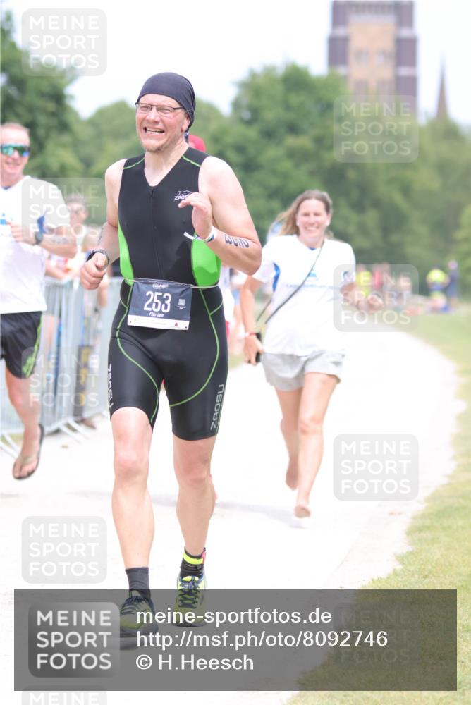 22.06.2025 - Viking Triathlon H.Heesch http://msf.ph/oto/8092746 22.06.2025 15:16:55 Laufen 253, 657 meine-sportfotos.de