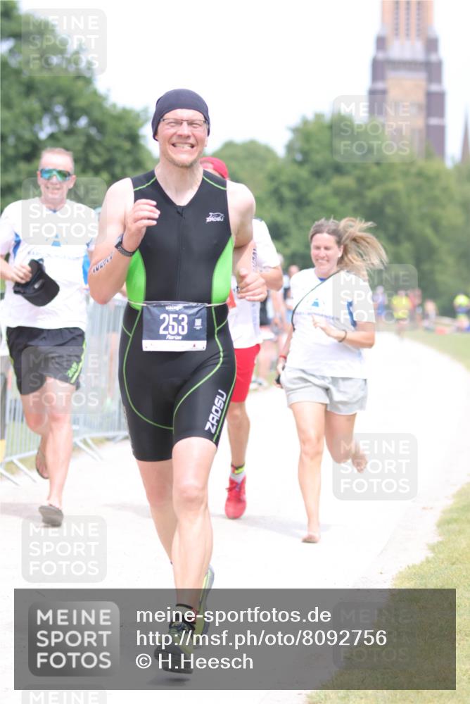 22.06.2025 - Viking Triathlon H.Heesch http://msf.ph/oto/8092756 22.06.2025 15:16:56 Laufen 253, 657 meine-sportfotos.de