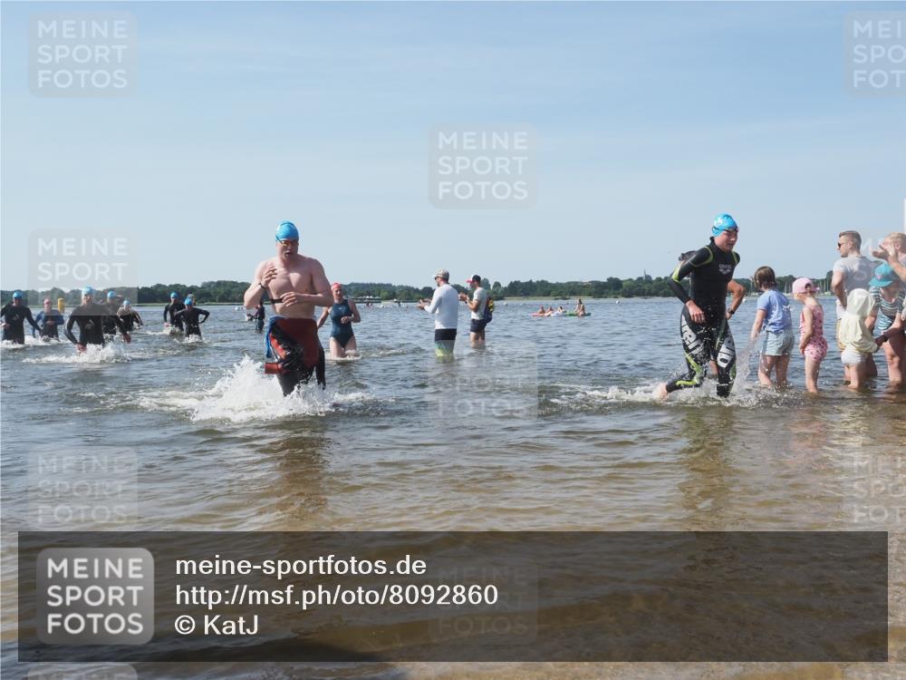 22.06.2025 - Viking Triathlon KatJ http://msf.ph/oto/8092860 22.06.2025 10:28:59 Schwimmen 7, 12, 15, 152, 200, 310, 384, 414, 443, 604, 628 meine-sportfotos.de