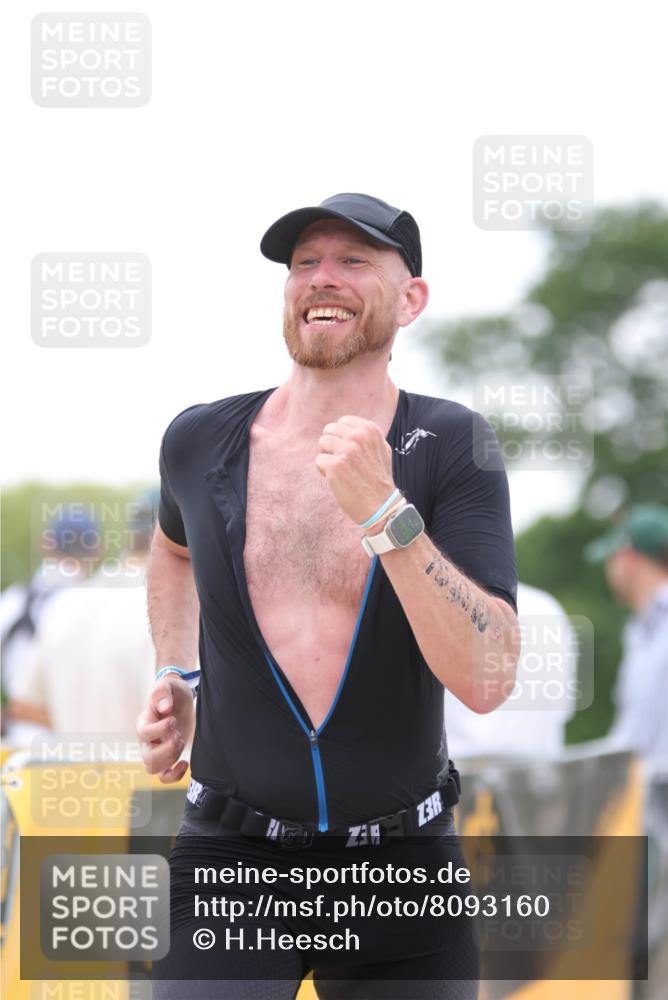 22.06.2025 - Viking Triathlon H.Heesch http://msf.ph/oto/8093160 22.06.2025 16:04:47 Laufen 342 meine-sportfotos.de