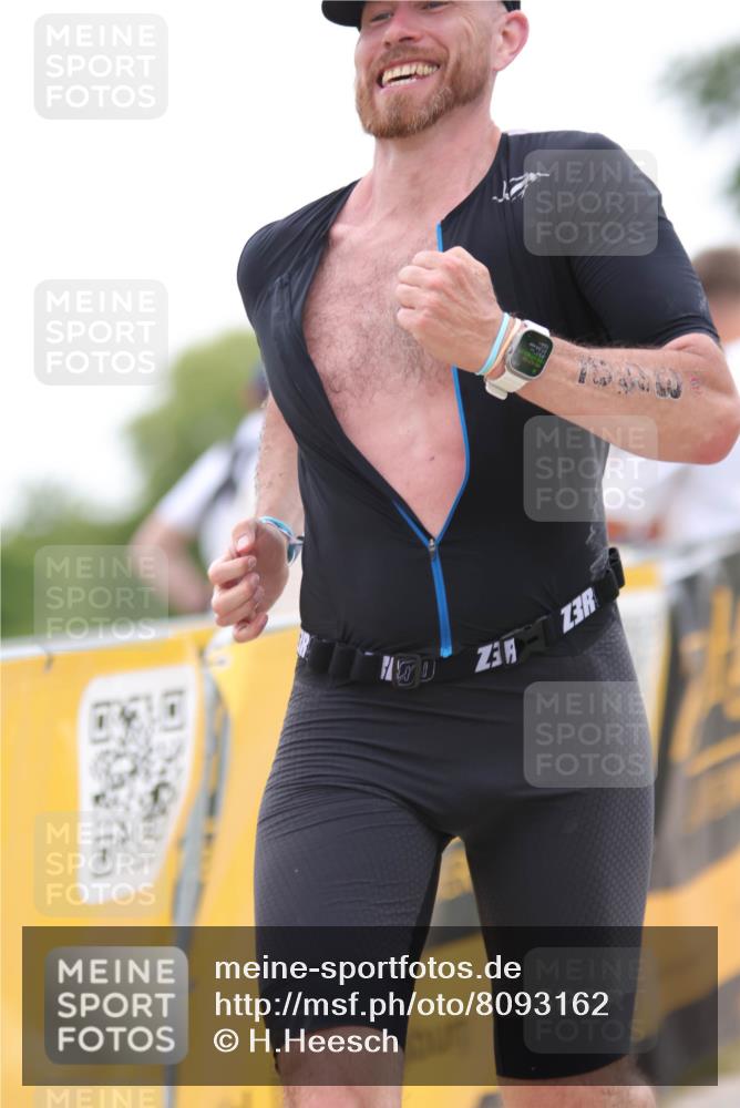 22.06.2025 - Viking Triathlon H.Heesch http://msf.ph/oto/8093162 22.06.2025 16:04:47 Laufen 342 meine-sportfotos.de
