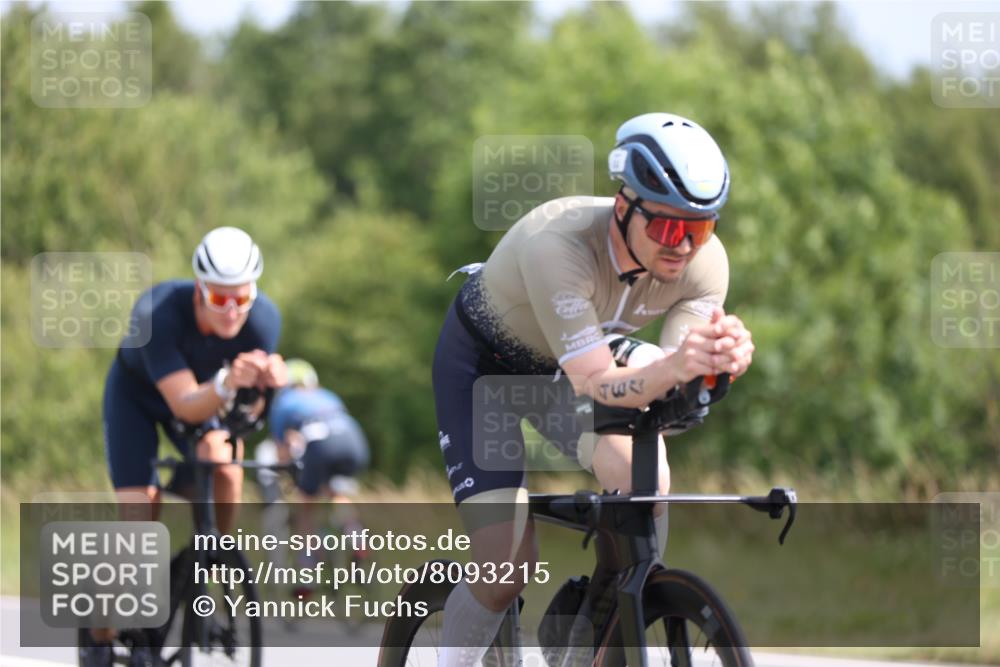22.06.2025 - Viking Triathlon Yannick Fuchs http://msf.ph/oto/8093215 22.06.2025 11:17:57 Radfahren 5, 87, 207, 214, 229, 242, 243, 284, 294, 429, 464, 486, 492, 549 meine-sportfotos.de