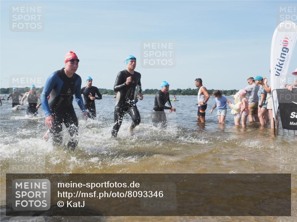 22.06.2025 - Viking Triathlon KatJ http://msf.ph/oto/8093346 22.06.2025 10:29:10 Schwimmen 7, 11, 12, 33, 152, 200, 310, 384, 458, 604, 652 meine-sportfotos.de