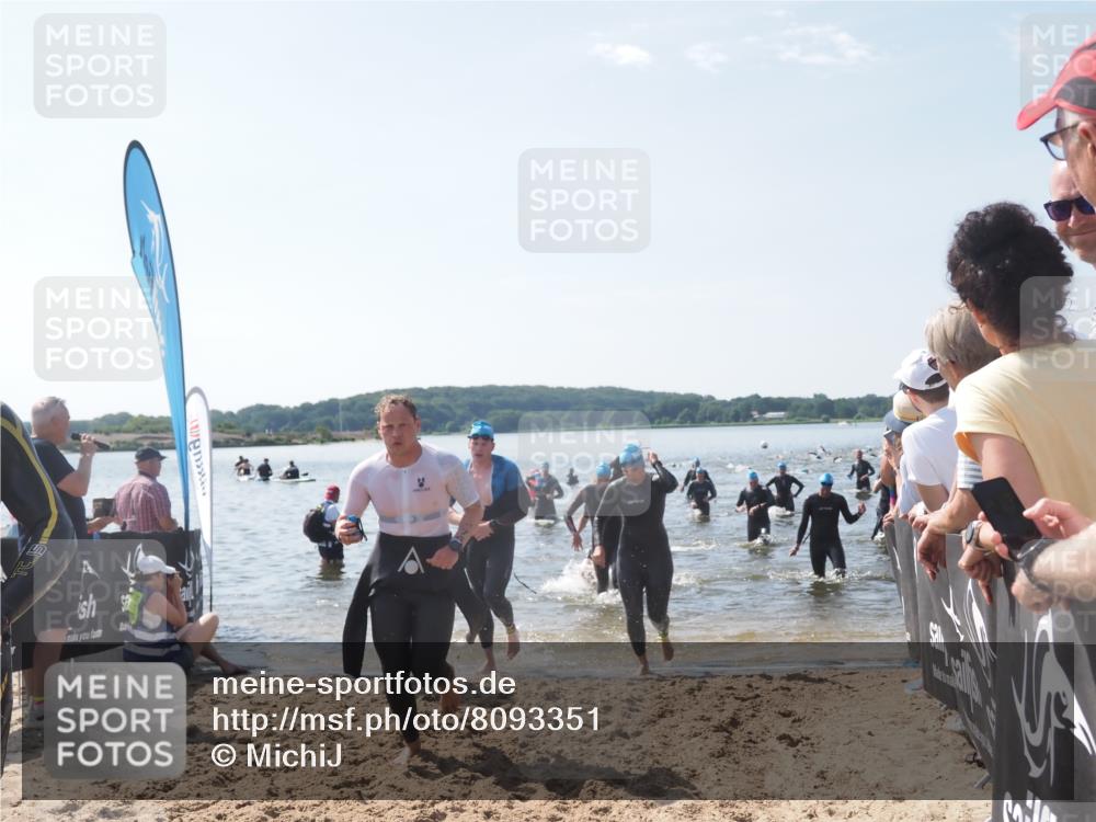 22.06.2025 - Viking Triathlon MichiJ http://msf.ph/oto/8093351 22.06.2025 10:39:35 Schwimmen 25, 29, 86, 93, 117, 138, 150, 244, 298, 324, 337, 474, 529 meine-sportfotos.de