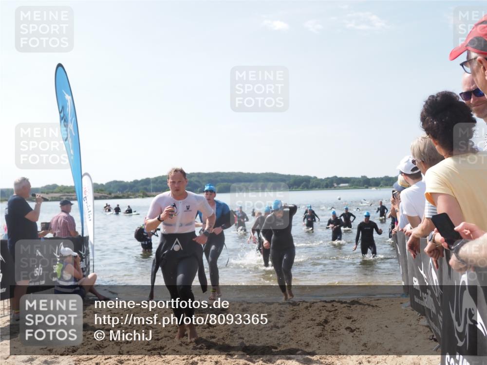22.06.2025 - Viking Triathlon MichiJ http://msf.ph/oto/8093365 22.06.2025 10:39:35 Schwimmen 25, 29, 86, 93, 117, 138, 150, 244, 298, 324, 337, 474, 529 meine-sportfotos.de