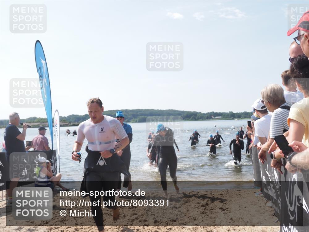 22.06.2025 - Viking Triathlon MichiJ http://msf.ph/oto/8093391 22.06.2025 10:39:35 Schwimmen 25, 29, 86, 93, 117, 138, 150, 244, 298, 324, 337, 474, 529 meine-sportfotos.de