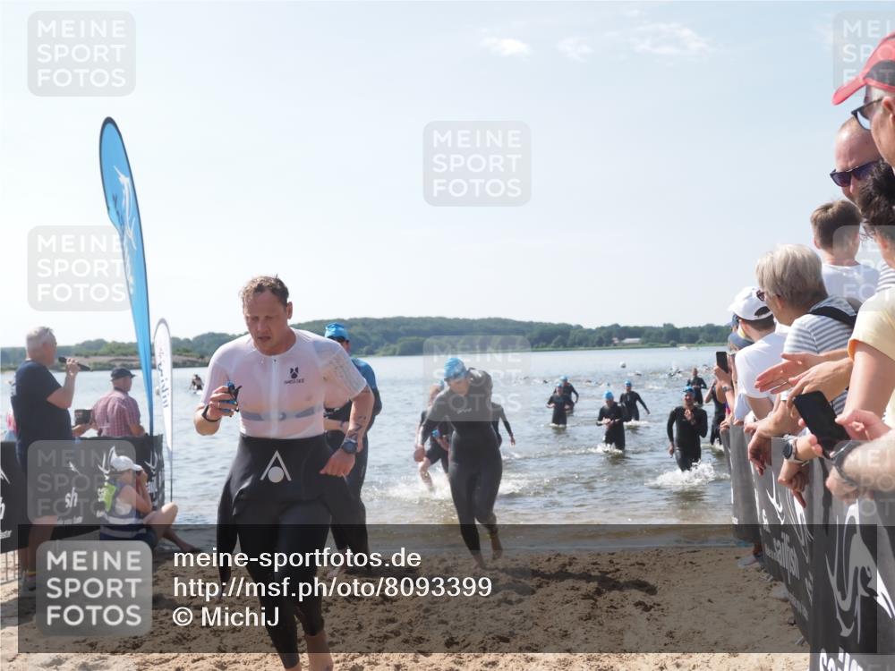 22.06.2025 - Viking Triathlon MichiJ http://msf.ph/oto/8093399 22.06.2025 10:39:35 Schwimmen 25, 29, 86, 93, 117, 138, 150, 244, 298, 324, 337, 474, 529 meine-sportfotos.de