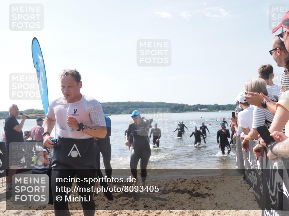 22.06.2025 - Viking Triathlon MichiJ http://msf.ph/oto/8093405 22.06.2025 10:39:36 Schwimmen 25, 29, 86, 93, 117, 138, 150, 244, 298, 324, 337, 423, 474, 529 meine-sportfotos.de