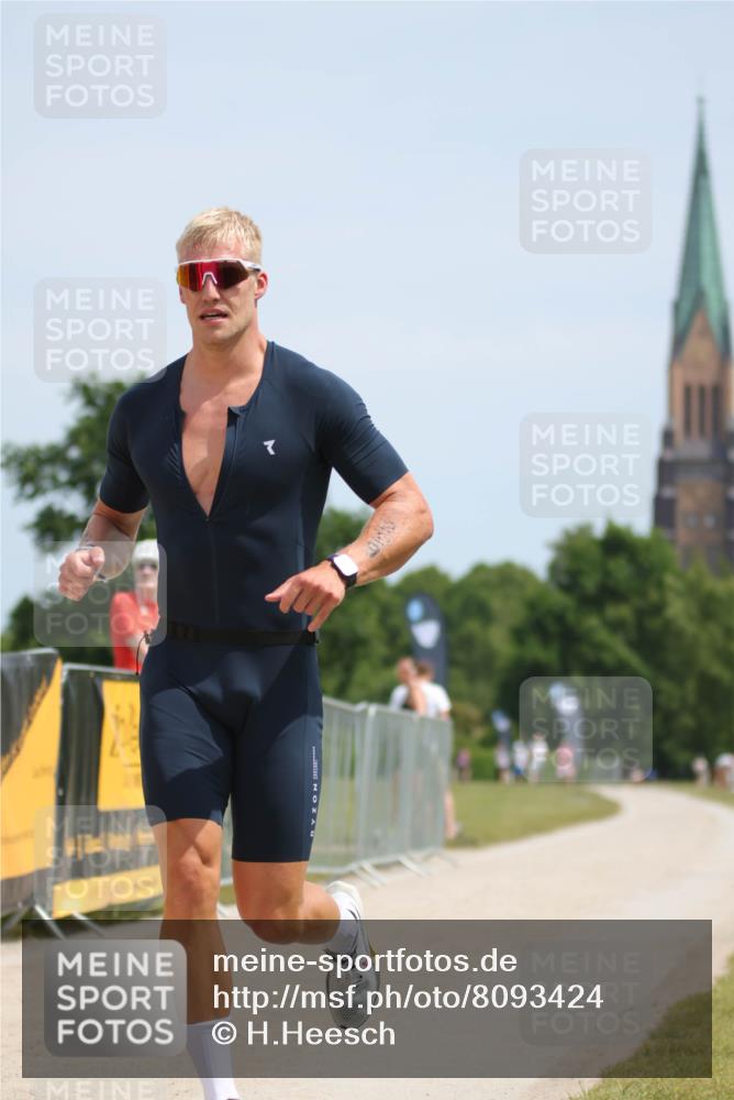 22.06.2025 - Viking Triathlon H.Heesch http://msf.ph/oto/8093424 22.06.2025 13:02:29 Laufen 229 meine-sportfotos.de