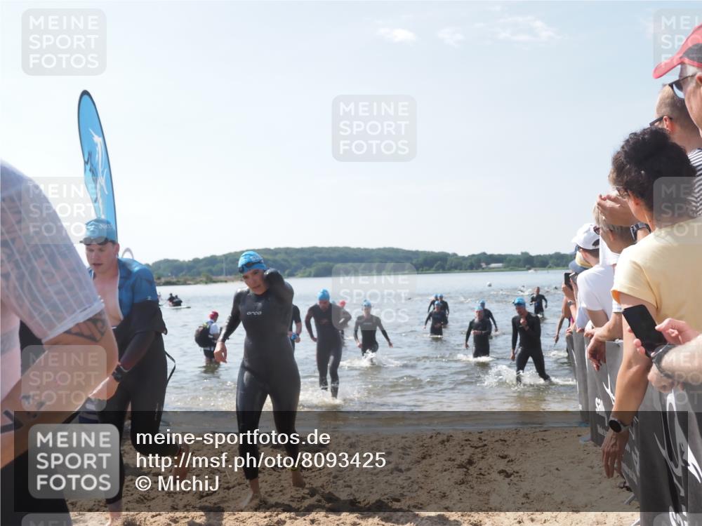 22.06.2025 - Viking Triathlon MichiJ http://msf.ph/oto/8093425 22.06.2025 10:39:37 Schwimmen 25, 29, 86, 93, 117, 138, 150, 244, 298, 324, 337, 423, 529 meine-sportfotos.de