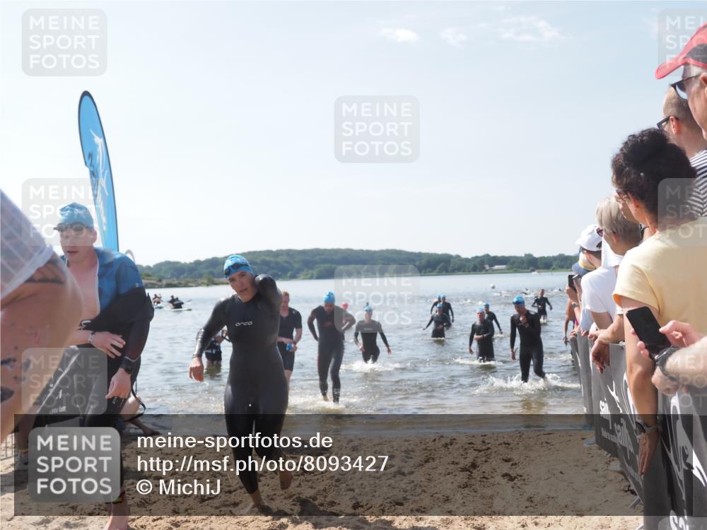 22.06.2025 - Viking Triathlon MichiJ http://msf.ph/oto/8093427 22.06.2025 10:39:37 Schwimmen 25, 29, 86, 93, 117, 138, 150, 244, 298, 324, 337, 423, 529 meine-sportfotos.de