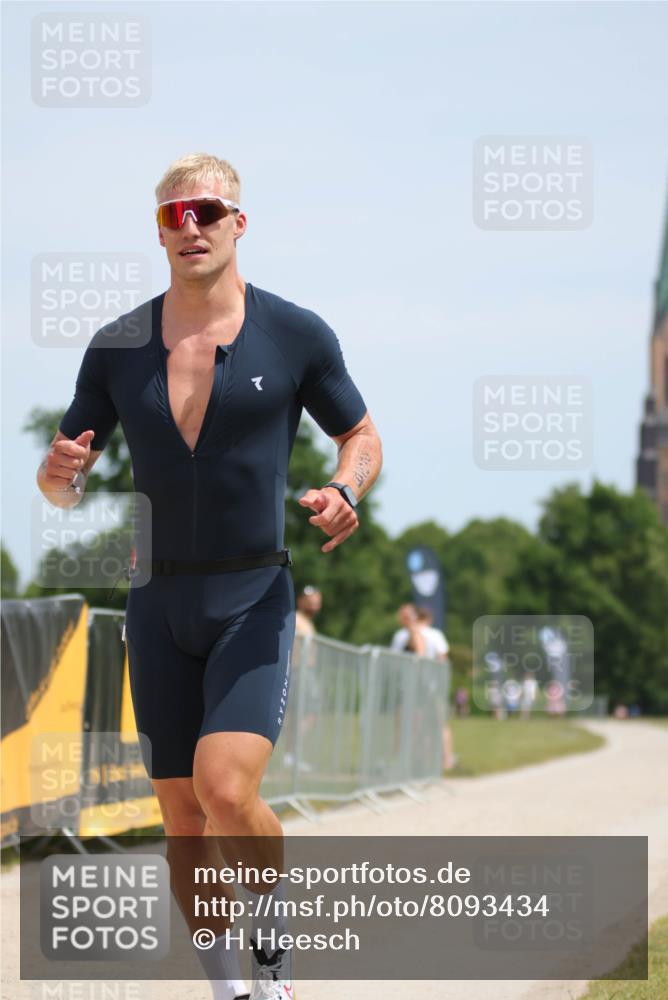22.06.2025 - Viking Triathlon H.Heesch http://msf.ph/oto/8093434 22.06.2025 13:02:30 Laufen 229 meine-sportfotos.de