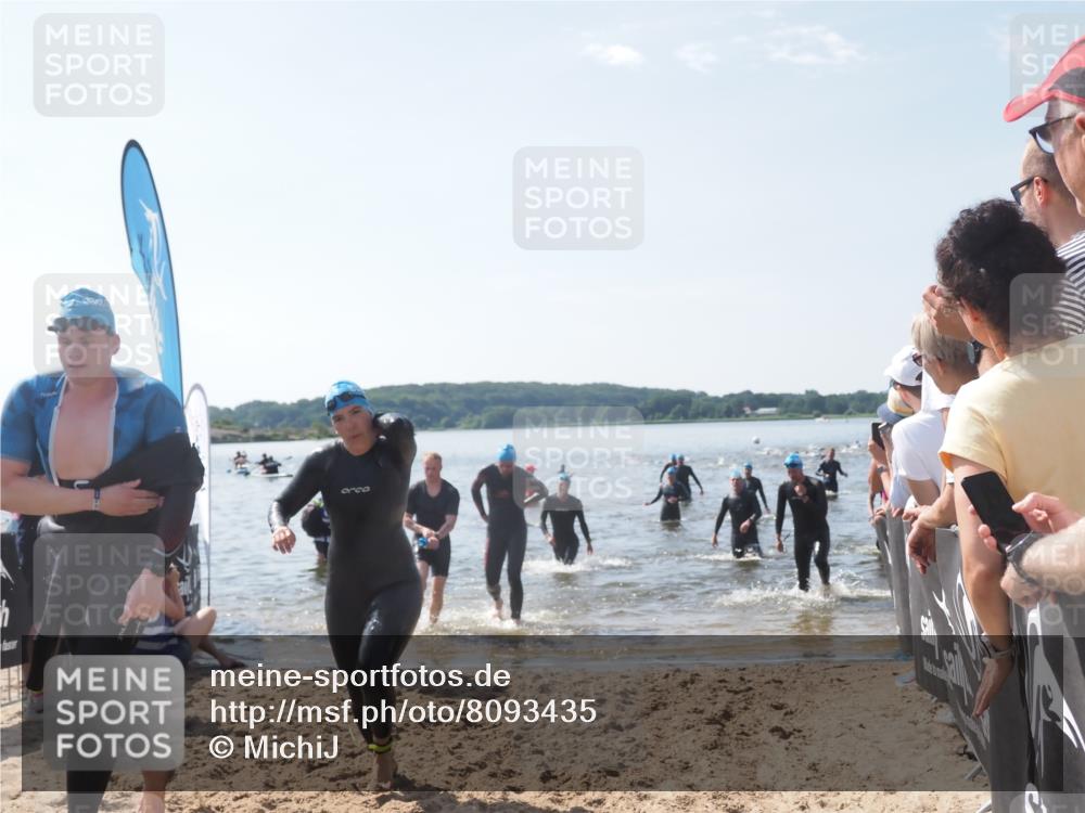 22.06.2025 - Viking Triathlon MichiJ http://msf.ph/oto/8093435 22.06.2025 10:39:37 Schwimmen 25, 29, 86, 93, 117, 138, 150, 244, 298, 324, 337, 423, 529 meine-sportfotos.de