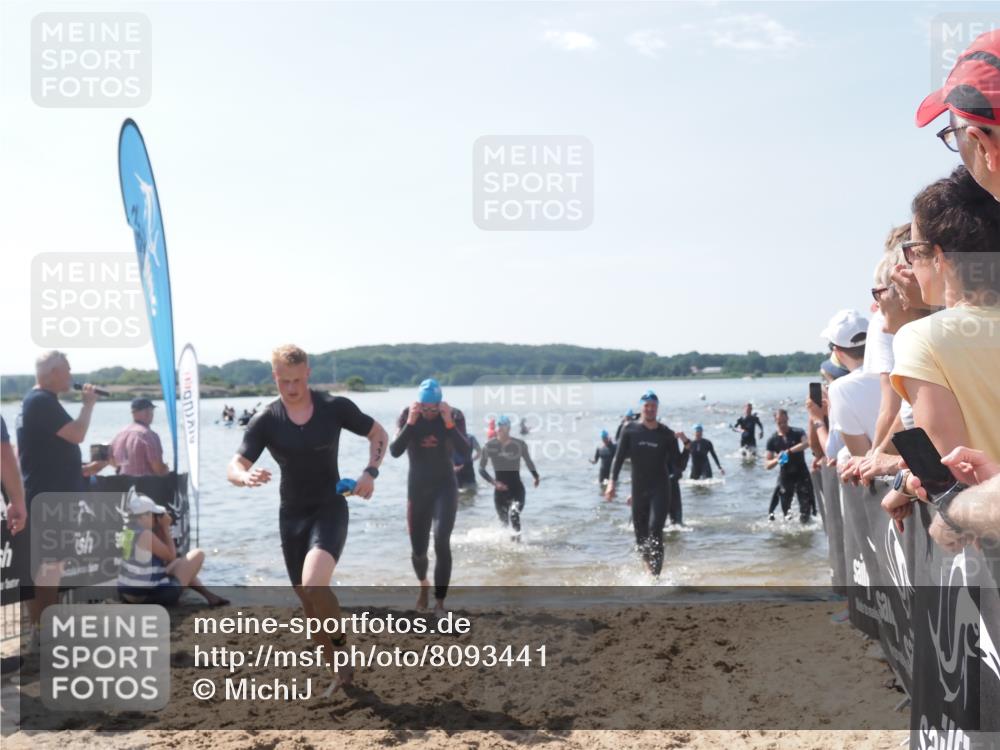 22.06.2025 - Viking Triathlon MichiJ http://msf.ph/oto/8093441 22.06.2025 10:39:39 Schwimmen 25, 29, 86, 93, 117, 138, 150, 244, 337, 423, 529 meine-sportfotos.de