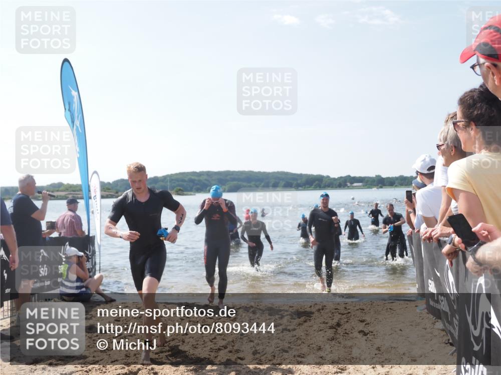 22.06.2025 - Viking Triathlon MichiJ http://msf.ph/oto/8093444 22.06.2025 10:39:39 Schwimmen 25, 29, 86, 93, 117, 138, 150, 244, 337, 423, 529 meine-sportfotos.de