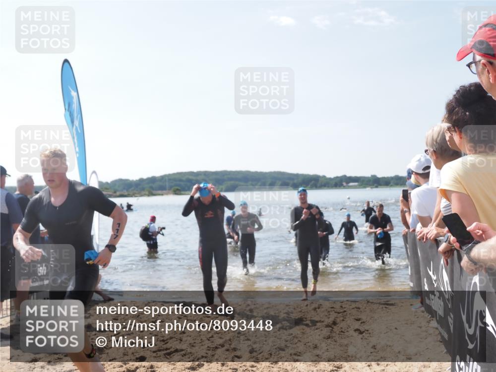 22.06.2025 - Viking Triathlon MichiJ http://msf.ph/oto/8093448 22.06.2025 10:39:40 Schwimmen 25, 29, 86, 93, 117, 138, 150, 244, 337, 423, 518, 529 meine-sportfotos.de