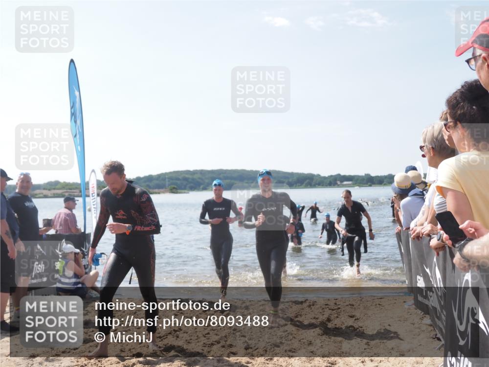 22.06.2025 - Viking Triathlon MichiJ http://msf.ph/oto/8093488 22.06.2025 10:39:42 Schwimmen 25, 29, 86, 93, 138, 244, 337, 423, 437, 518, 529 meine-sportfotos.de