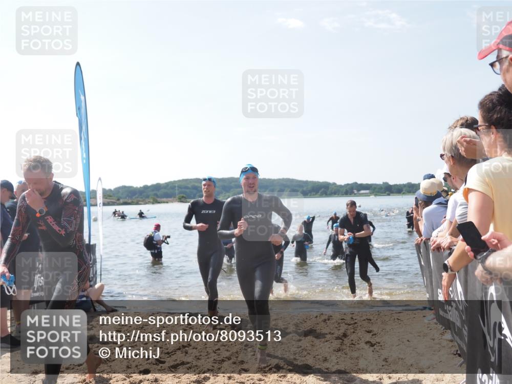 22.06.2025 - Viking Triathlon MichiJ http://msf.ph/oto/8093513 22.06.2025 10:39:42 Schwimmen 25, 29, 86, 93, 138, 244, 337, 423, 437, 518, 529 meine-sportfotos.de