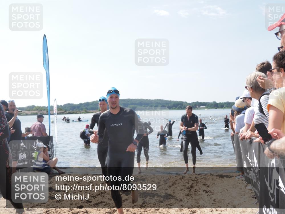 22.06.2025 - Viking Triathlon MichiJ http://msf.ph/oto/8093529 22.06.2025 10:39:43 Schwimmen 25, 29, 86, 93, 138, 244, 337, 423, 437, 518, 529 meine-sportfotos.de