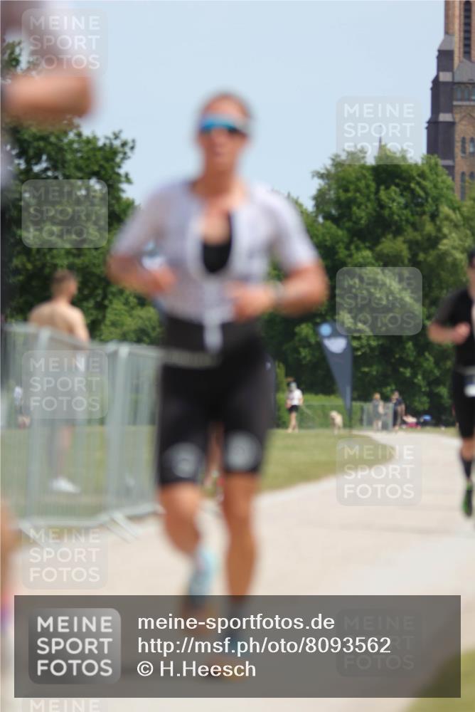 22.06.2025 - Viking Triathlon H.Heesch http://msf.ph/oto/8093562 22.06.2025 13:03:43 Laufen 30, 464, 508, 510 meine-sportfotos.de