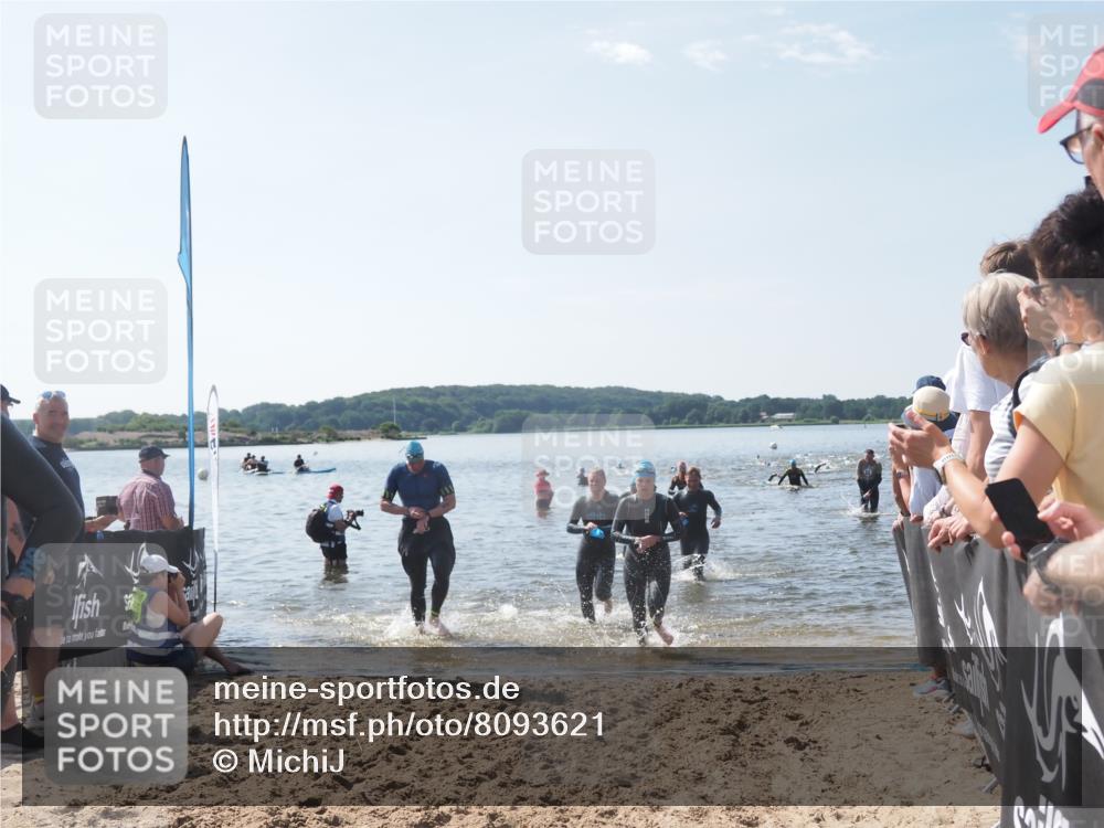 22.06.2025 - Viking Triathlon MichiJ http://msf.ph/oto/8093621 22.06.2025 10:39:47 Schwimmen 25, 29, 86, 244, 283, 423, 437, 518 meine-sportfotos.de