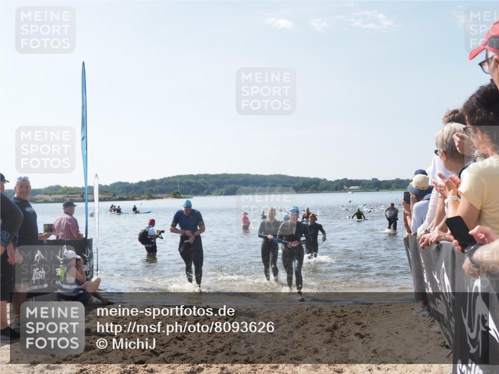22.06.2025 - Viking Triathlon MichiJ http://msf.ph/oto/8093626 22.06.2025 10:39:47 Schwimmen 25, 29, 86, 244, 283, 423, 437, 518 meine-sportfotos.de
