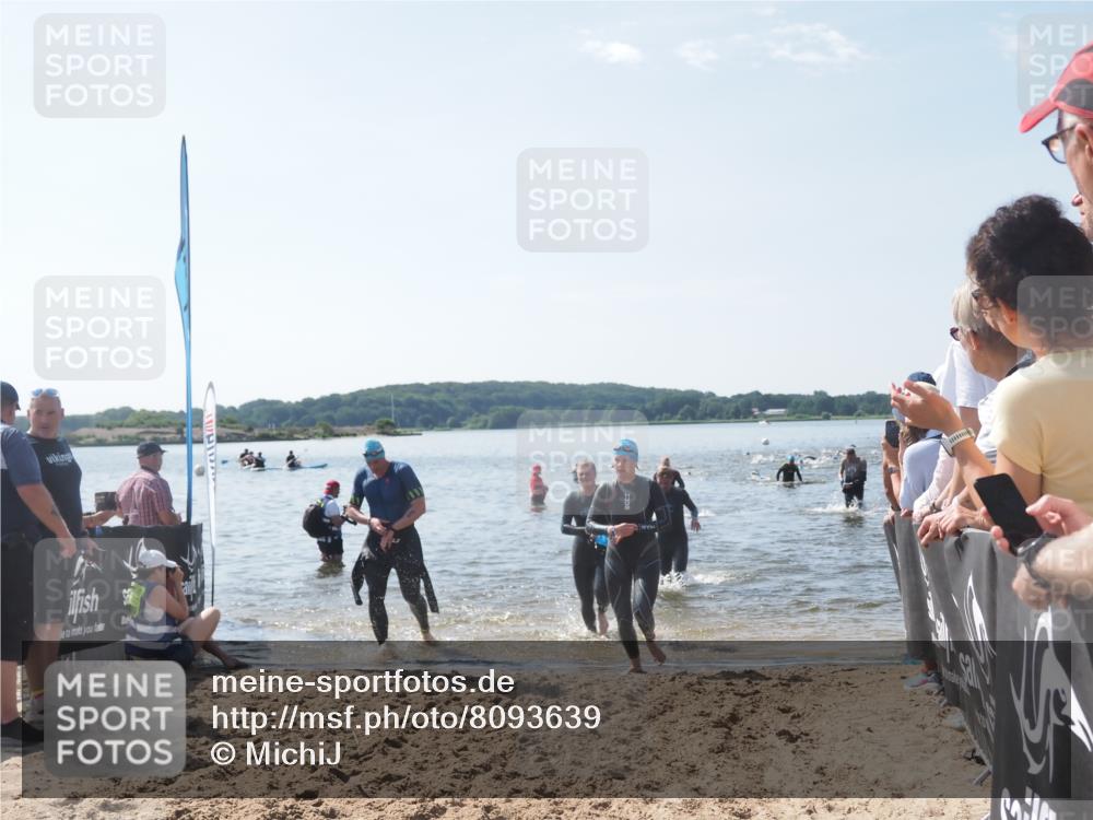 22.06.2025 - Viking Triathlon MichiJ http://msf.ph/oto/8093639 22.06.2025 10:39:47 Schwimmen 25, 29, 86, 244, 283, 423, 437, 518 meine-sportfotos.de