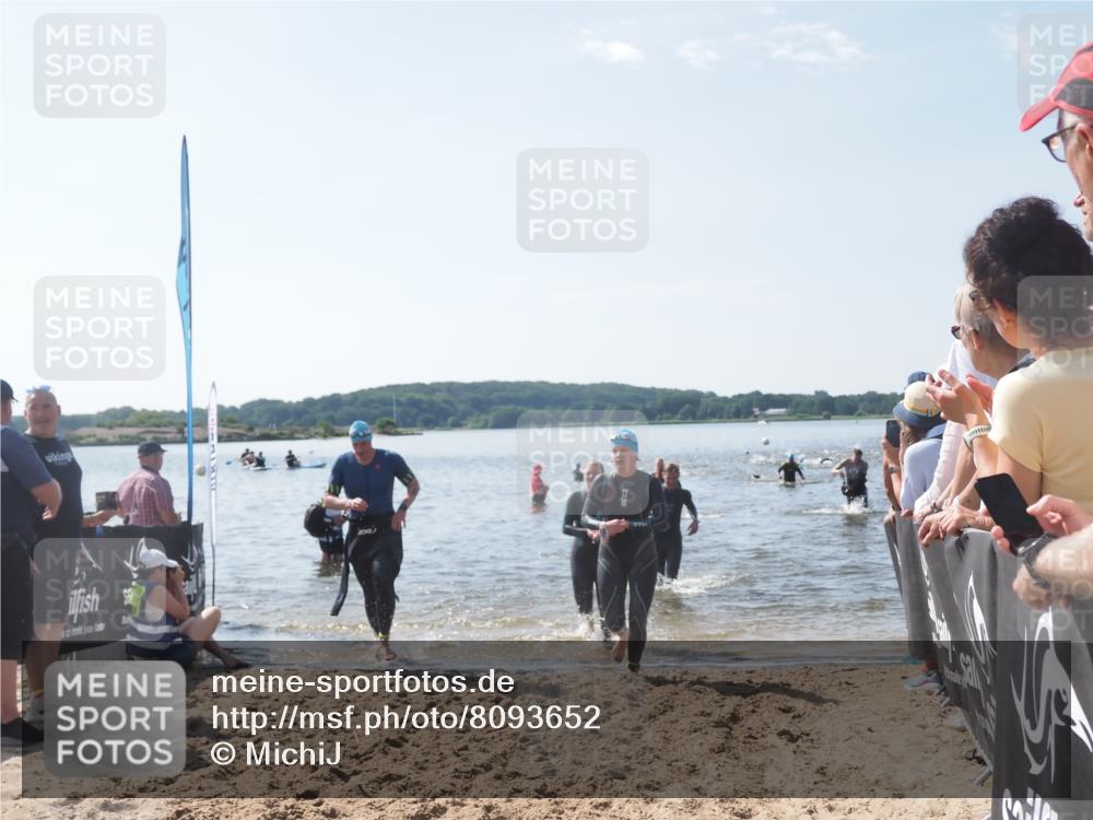 22.06.2025 - Viking Triathlon MichiJ http://msf.ph/oto/8093652 22.06.2025 10:39:48 Schwimmen 25, 29, 86, 244, 283, 423, 437, 518 meine-sportfotos.de