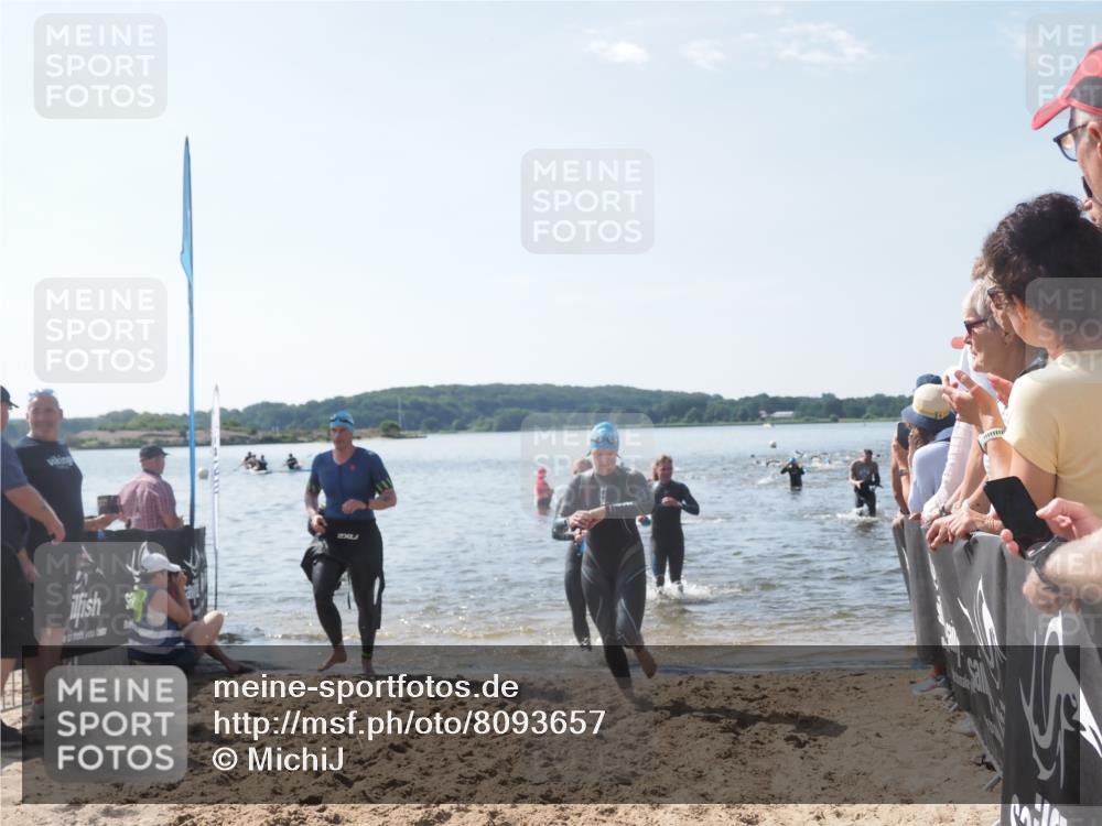 22.06.2025 - Viking Triathlon MichiJ http://msf.ph/oto/8093657 22.06.2025 10:39:48 Schwimmen 25, 29, 86, 244, 283, 423, 437, 518 meine-sportfotos.de