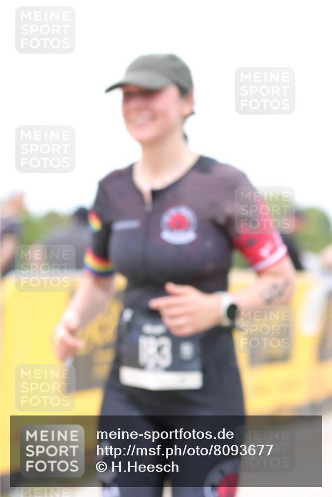 22.06.2025 - Viking Triathlon H.Heesch http://msf.ph/oto/8093677 22.06.2025 15:19:01 Laufen 155, 183, 447, 488, 494 meine-sportfotos.de