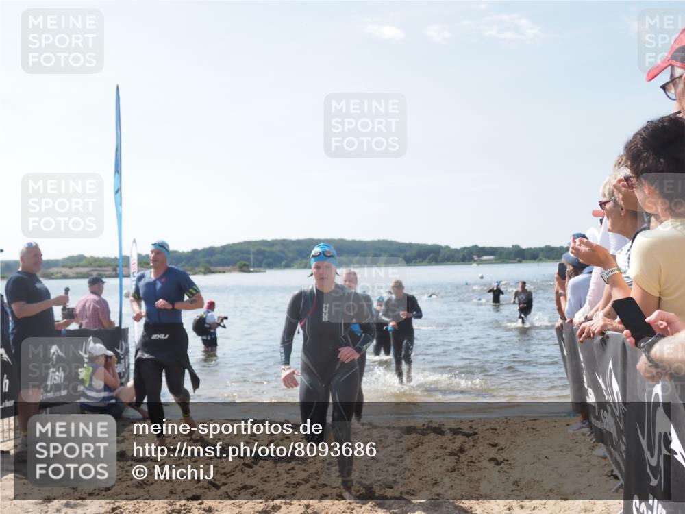 22.06.2025 - Viking Triathlon MichiJ http://msf.ph/oto/8093686 22.06.2025 10:39:49 Schwimmen 25, 29, 86, 244, 283, 423, 437, 518 meine-sportfotos.de