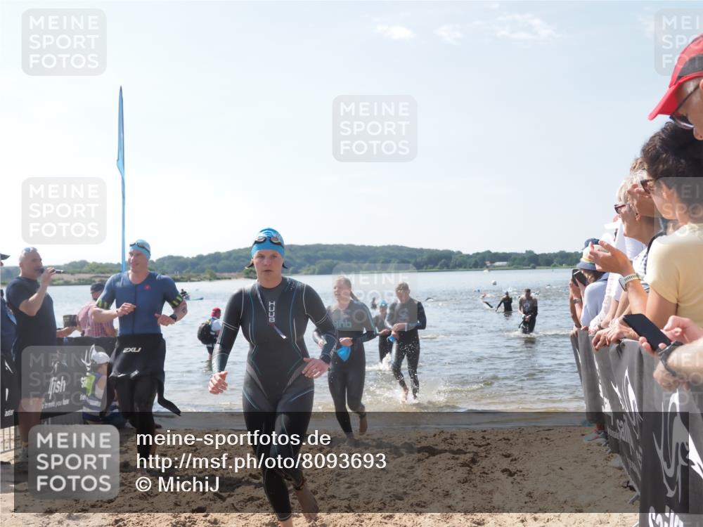 22.06.2025 - Viking Triathlon MichiJ http://msf.ph/oto/8093693 22.06.2025 10:39:49 Schwimmen 25, 29, 86, 244, 283, 423, 437, 518 meine-sportfotos.de